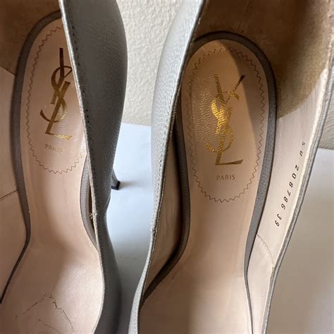 Yves Saint Laurent Tribtoo Leather Pumps 